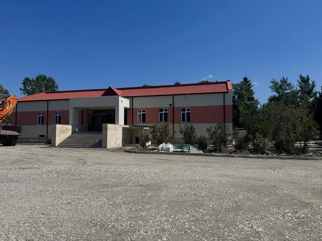 Dağlıq Şirvanda 25 təhsil müəssisəsinin infrastrukturu yenilənir 