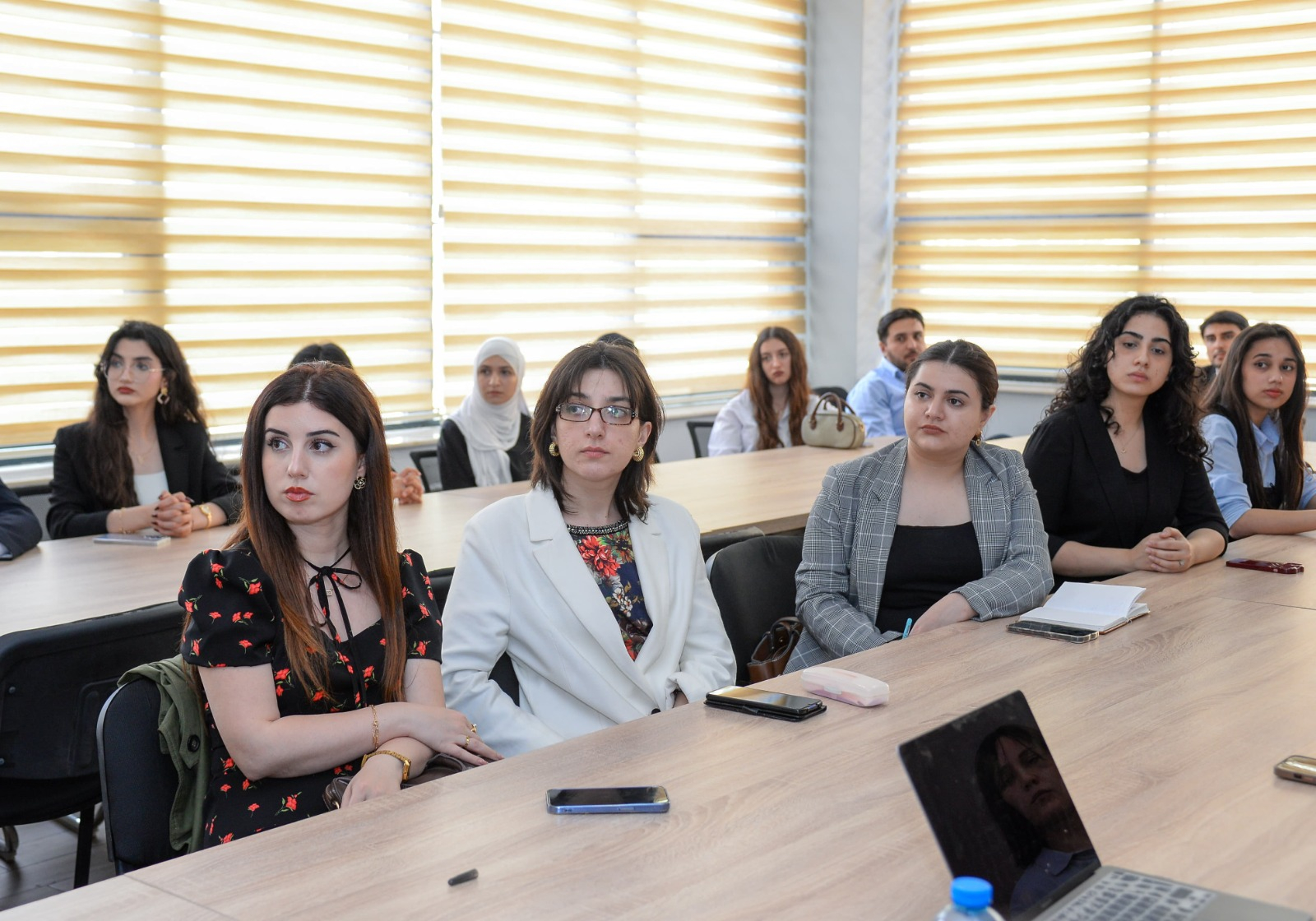 “Tədqiqat məktəbi” layihəsi çərçivəsində beynəlxalq mentorluq proqramı yekunlaşıb