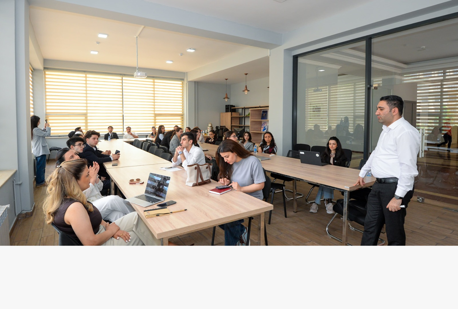 “Tədqiqat məktəbi” layihəsi çərçivəsində beynəlxalq mentorluq proqramı yekunlaşıb