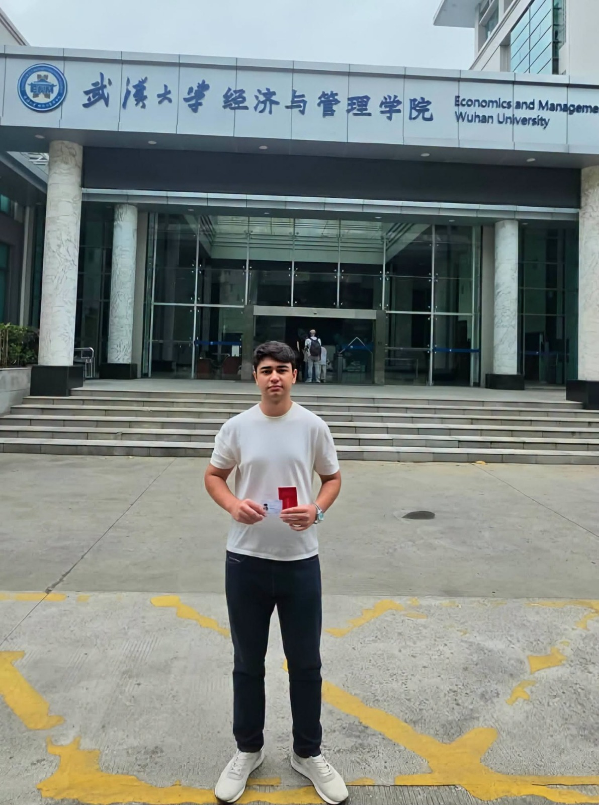 Şəmkir liseyinin məzunu Uhan Universitetinə  qəbul olub 
