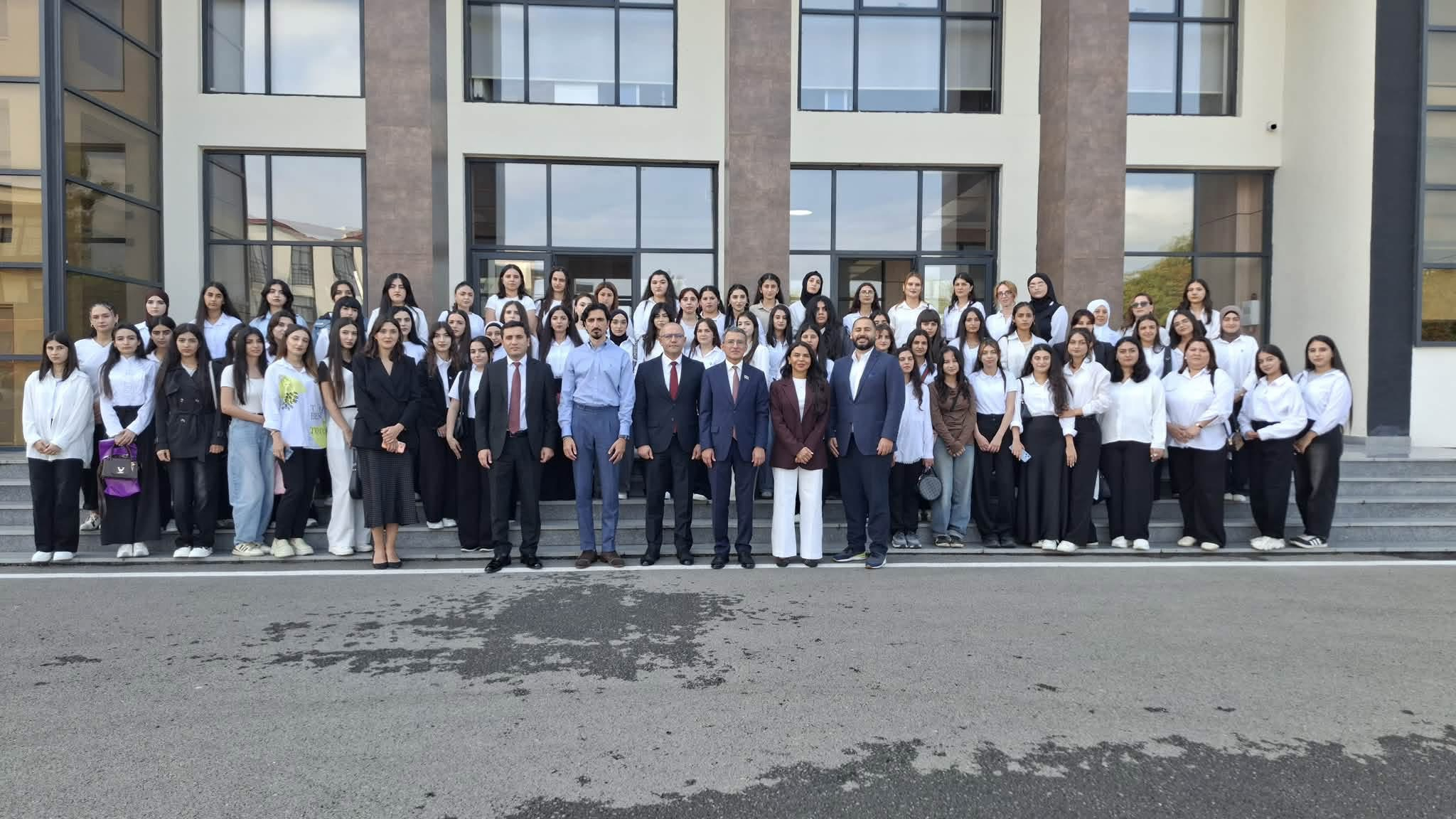 Lənkəranda qızlar üçün rəqəmsal bacarıq və karyera proqramı başlayıb