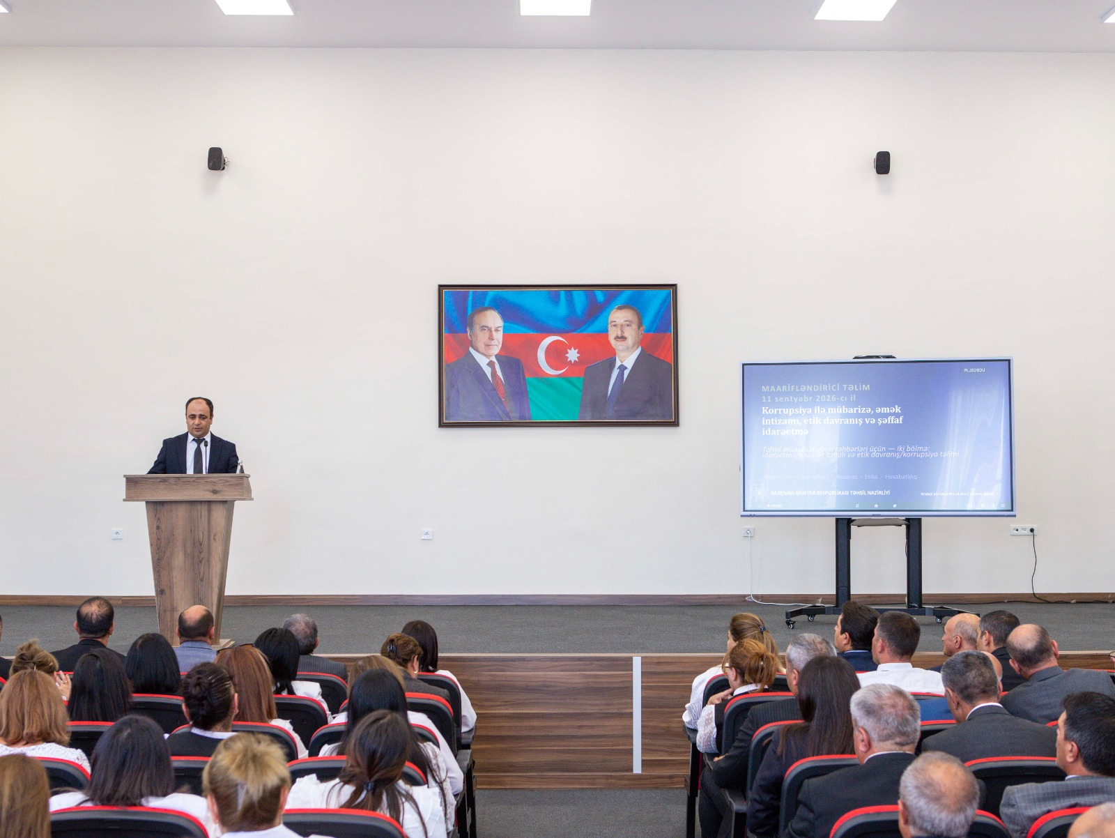 Məktəb rəhbərləri üçün korrupsiya ilə bağlı tədbir keçirilib