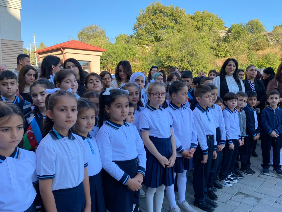 Təzəbinə kəndində 34 ildən sonra məktəb zəngi yenidən çalınıb