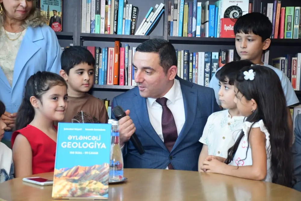 Bilik Günündə “Əyləncəli geologiya” kitabı təqdim olundu