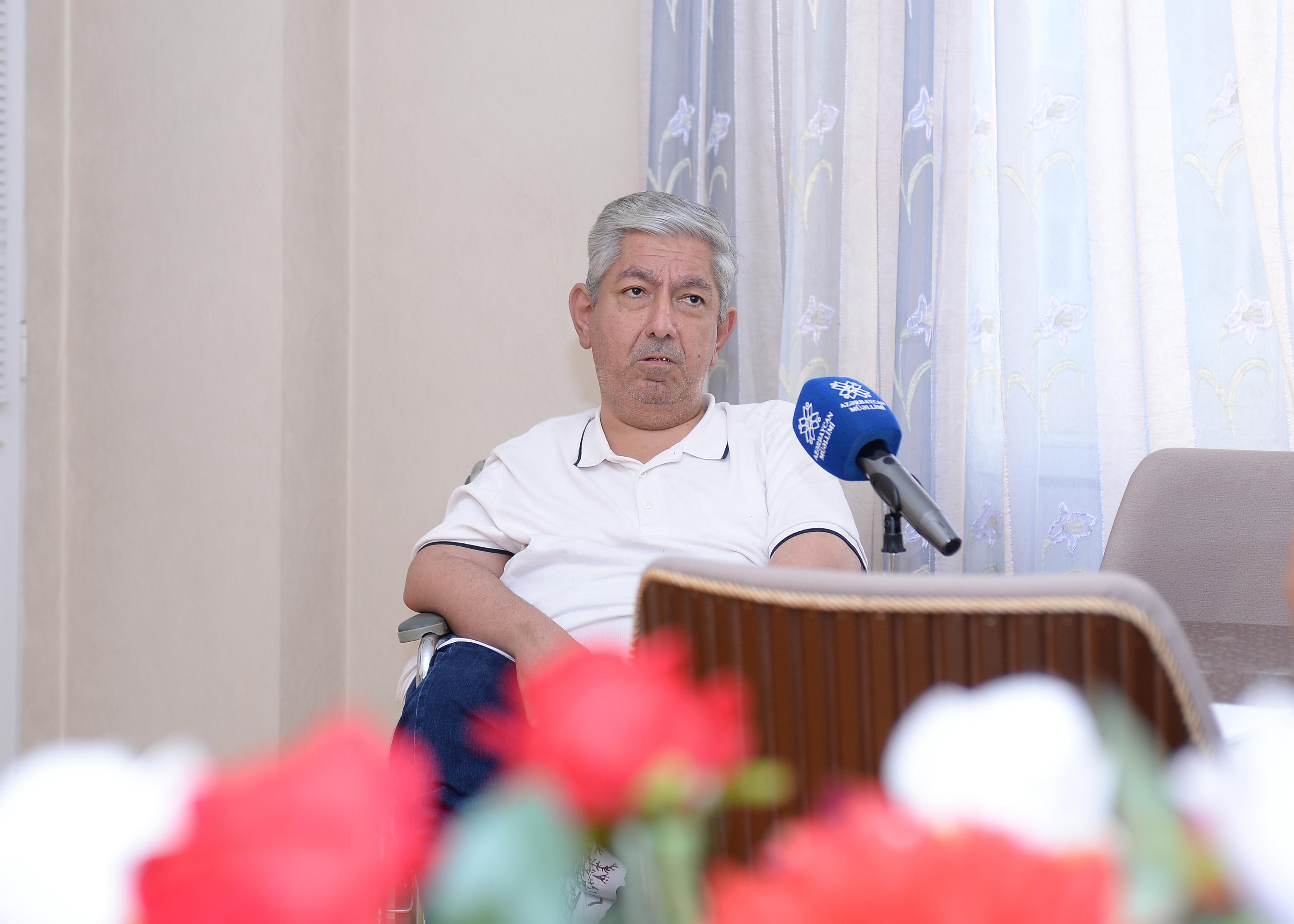 “Amerikadan qayıdıb evimizin blokunda düşəndə məni ağlamaq tutdu” 
