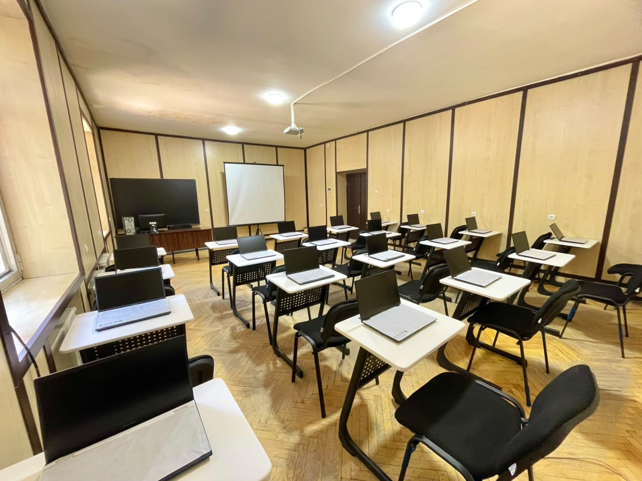 ATU-da yeni laboratoriya və auditoriyalar istifadəyə verilib