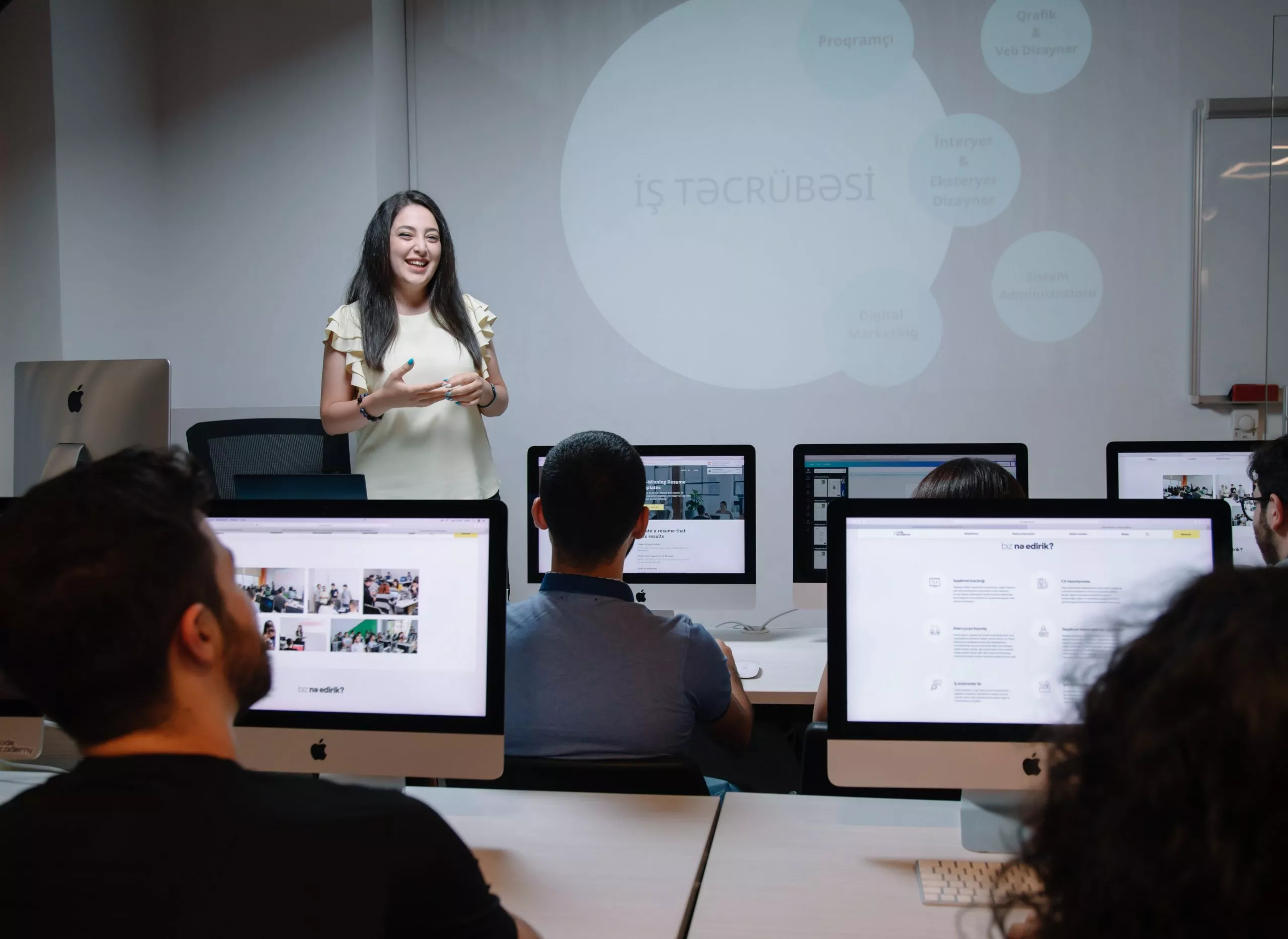 Code Academy təhsil sahəsində çalışanlara və ailələrinə 10% endirim təqdim edir