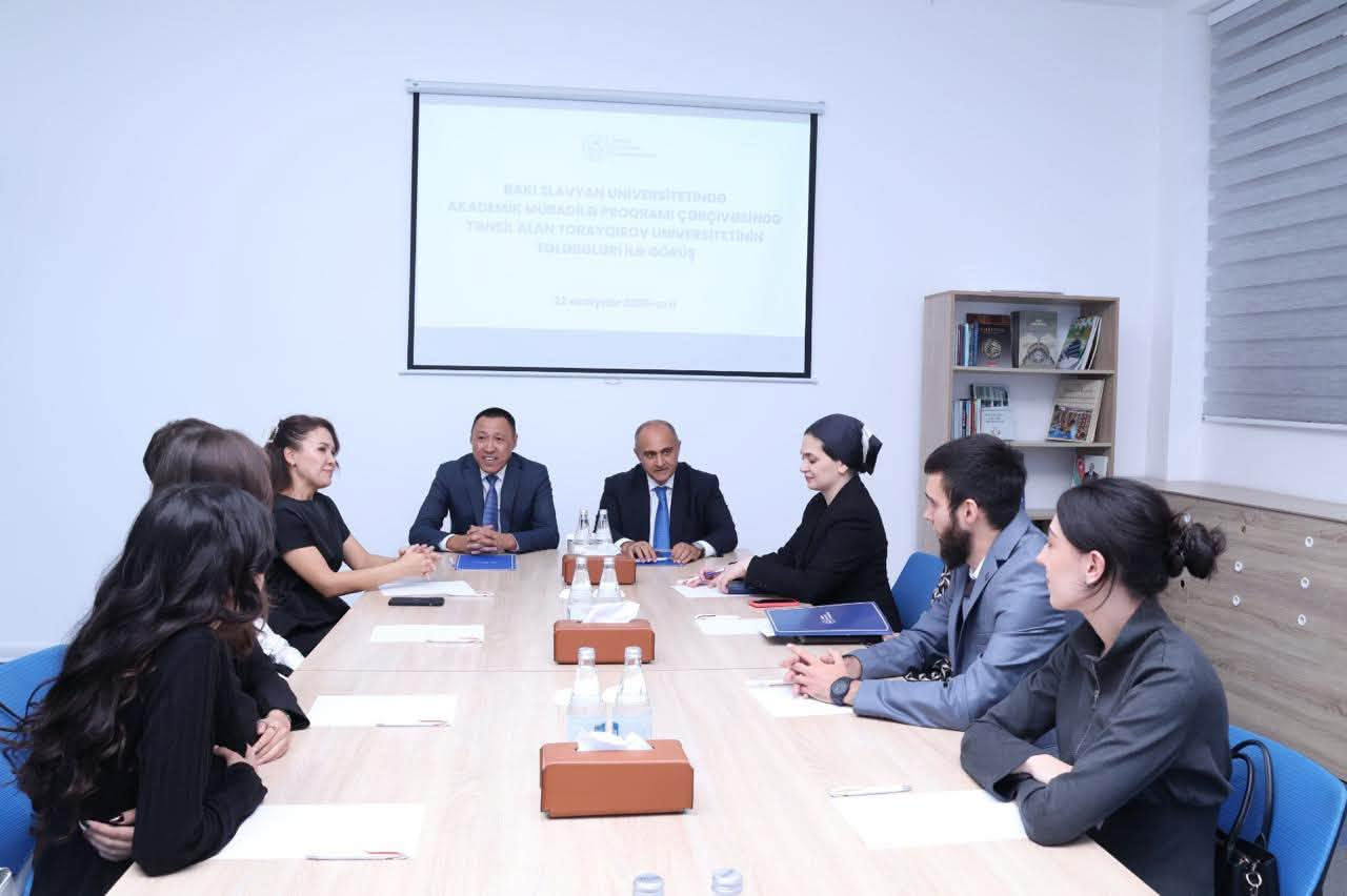 BSU-da Torayqırov Universitetinin rektoru ilə görüş keçirilib