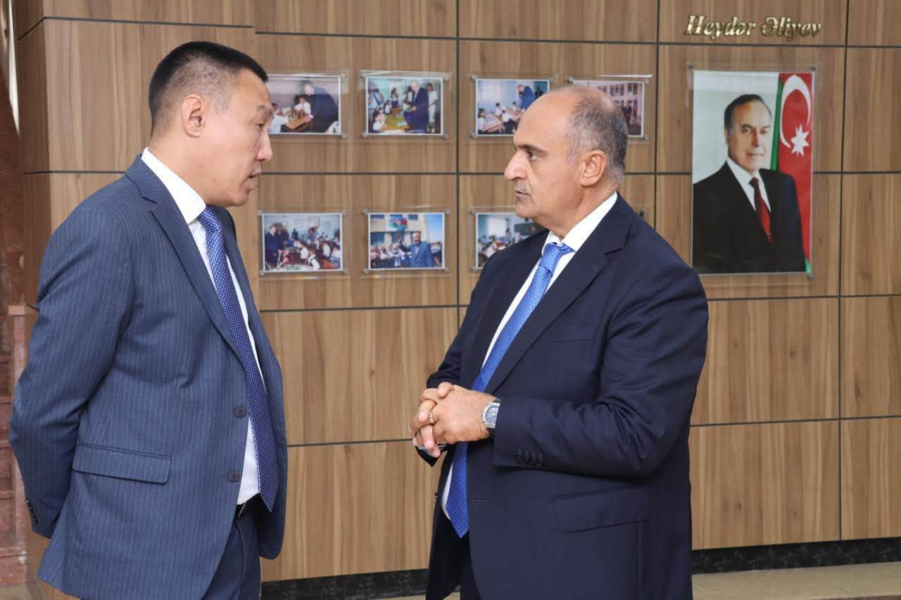 BSU-da Torayqırov Universitetinin rektoru ilə görüş keçirilib