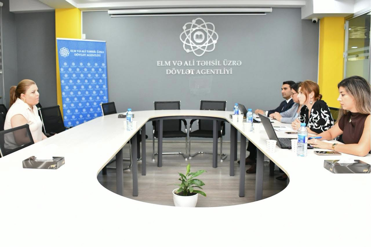 Elm və Ali Təhsil üzrə Dövlət Agentliyinin direktoru vətəndaşları qəbul edib