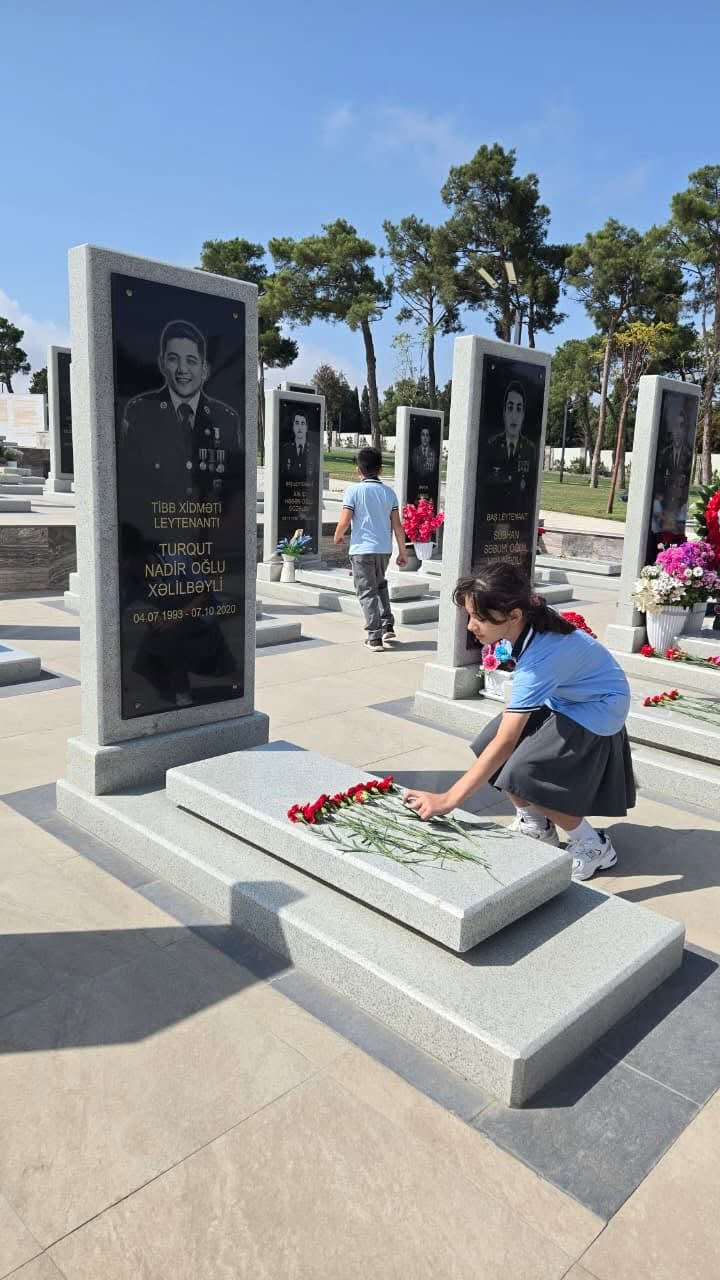 Məktəblərdə Vətən müharibəsi şəhidlərinin xatirəsi yad edilib
