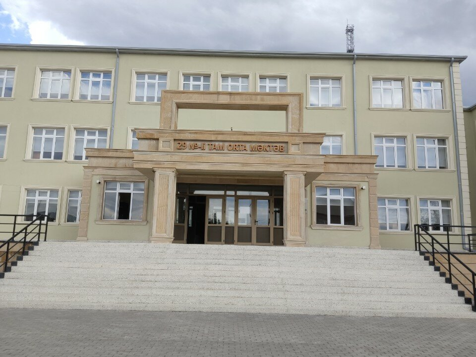 Raketin susdurduğu səslər, yenidən qurulan məktəb
