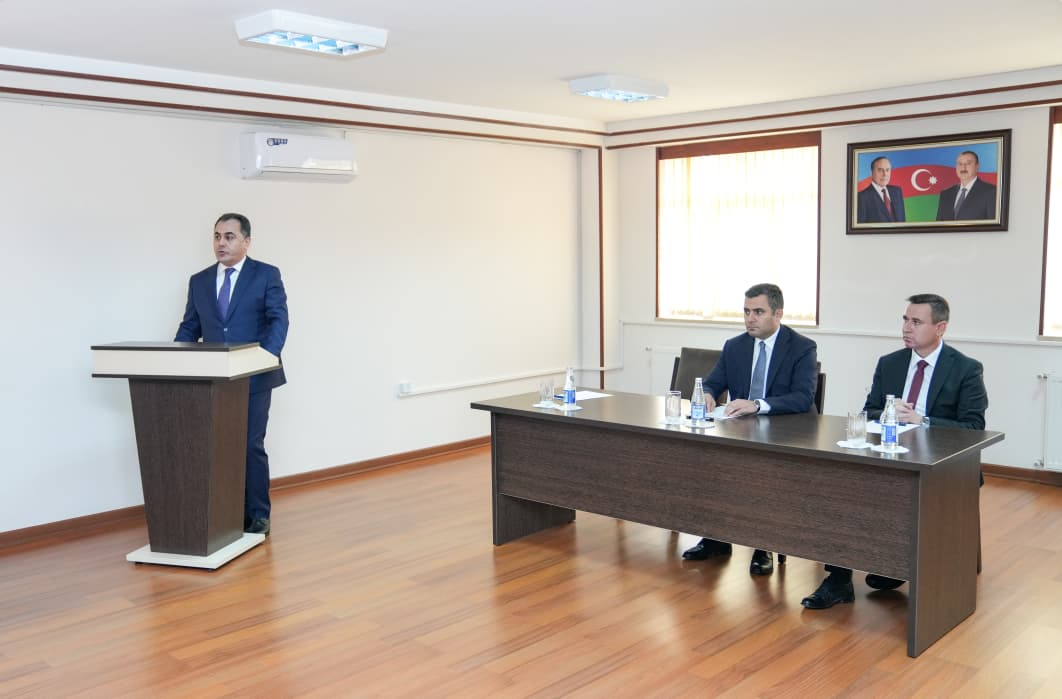 Naxçıvan Muxtar Respublikasının təhsil naziri kollektivə təqdim olunub