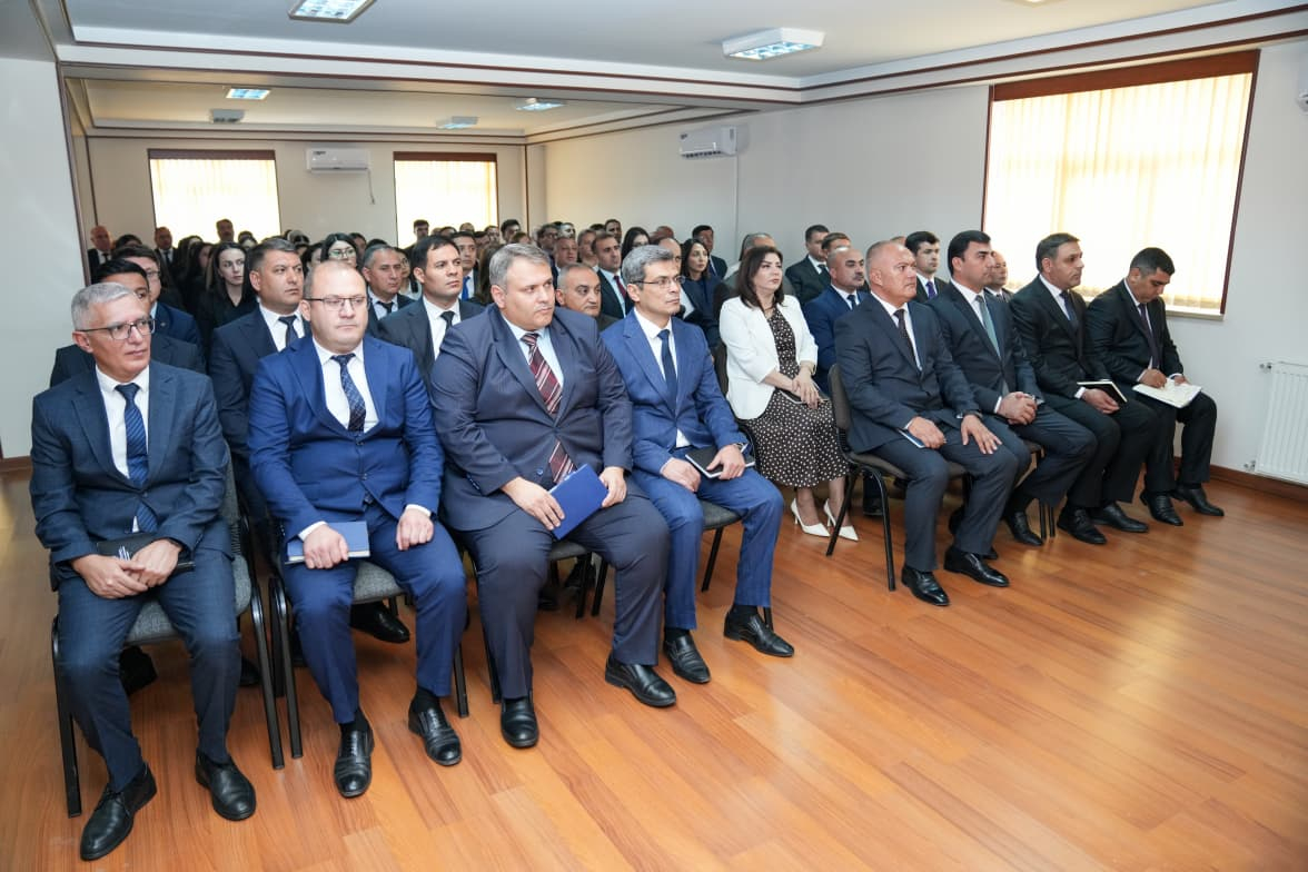 Naxçıvan Muxtar Respublikasının təhsil naziri kollektivə təqdim olunub