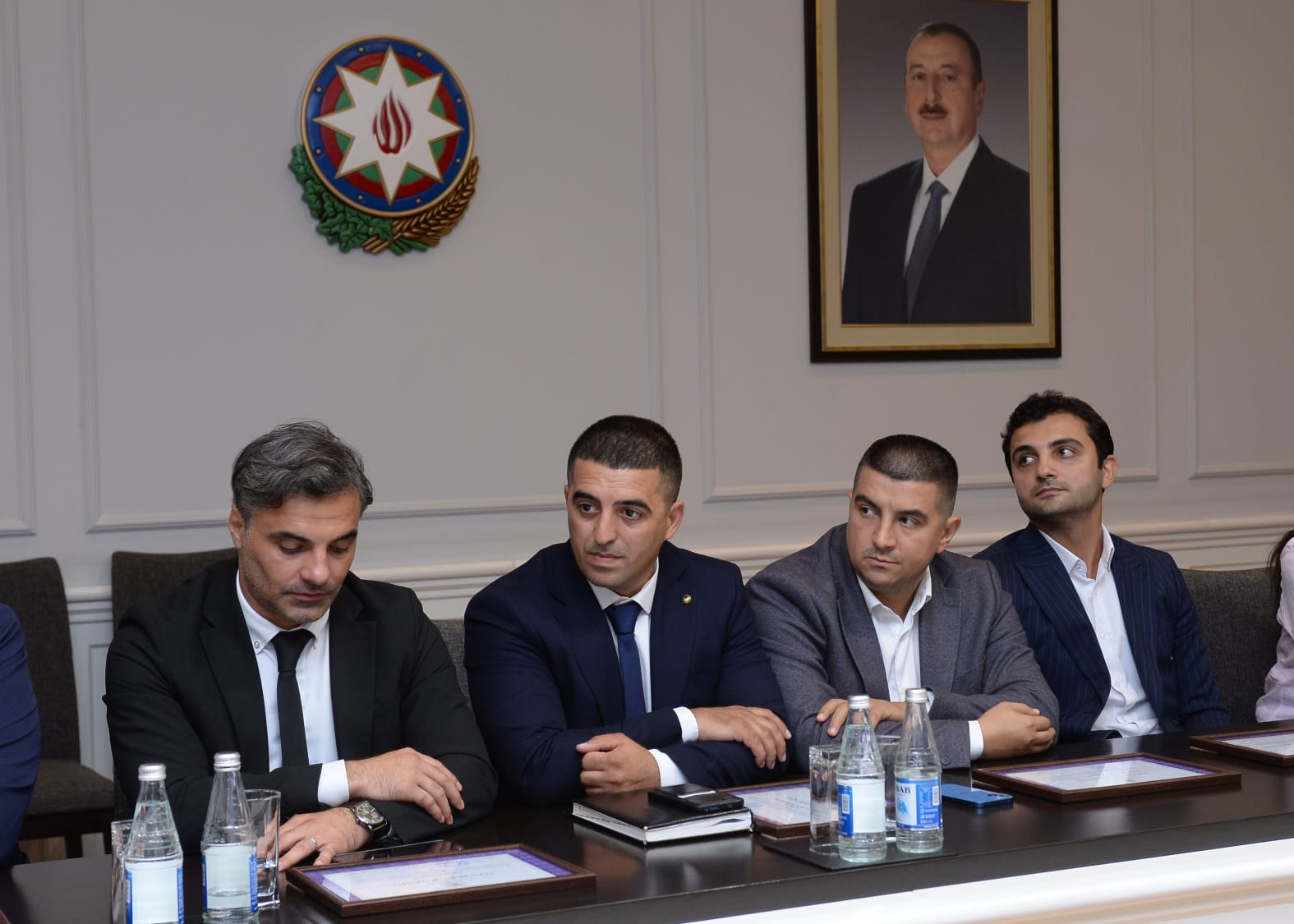 MRİO-nun fəal dəstəkçiləri təltif olunub