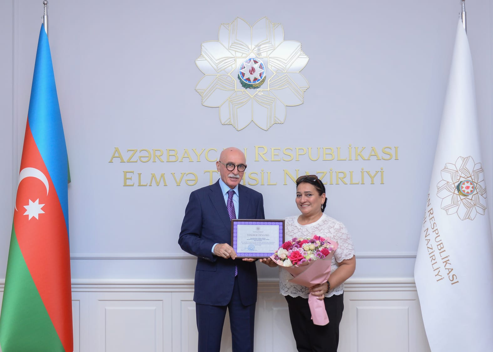 MRİO-nun fəal dəstəkçiləri təltif olunub