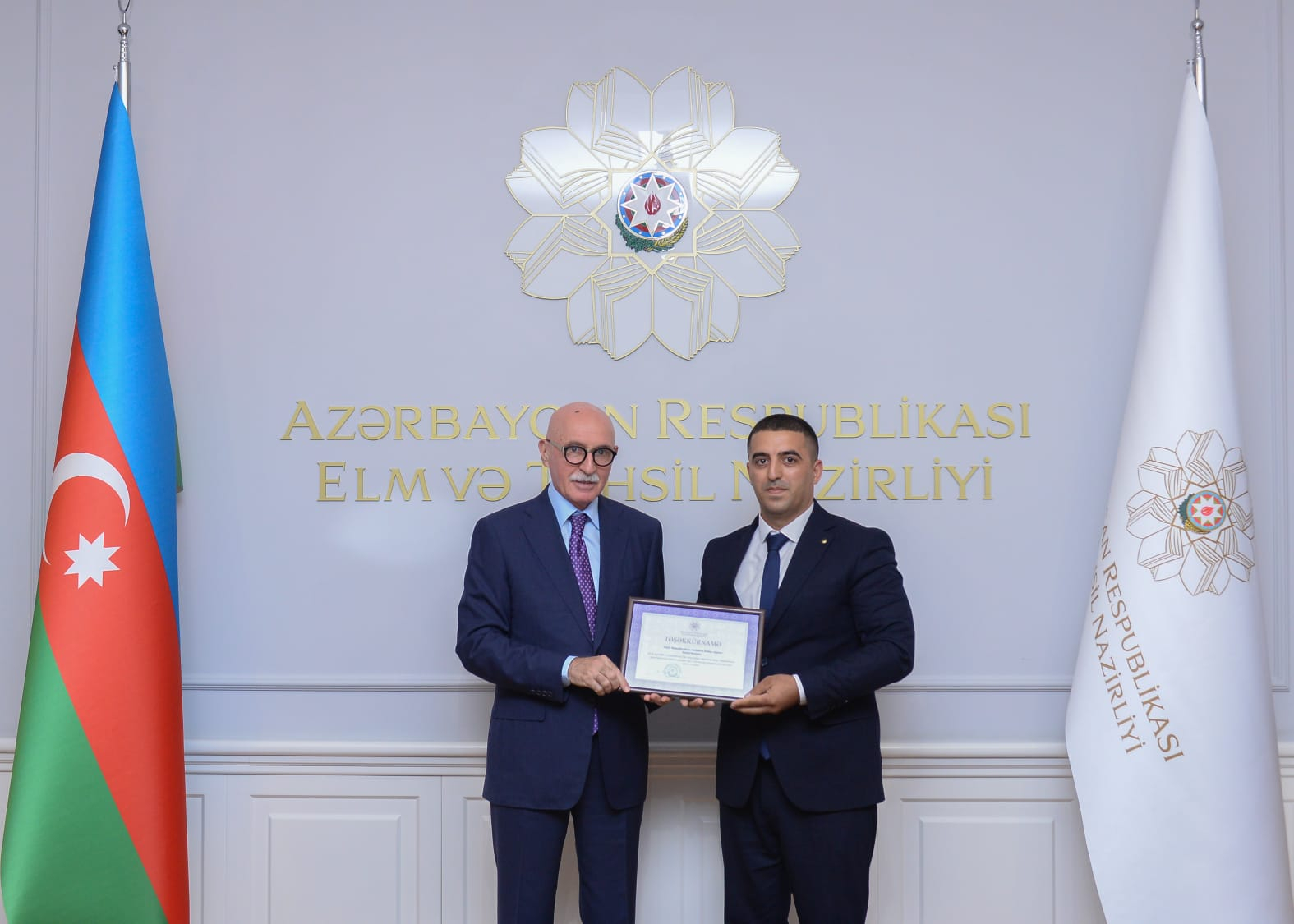 MRİO-nun fəal dəstəkçiləri təltif olunub