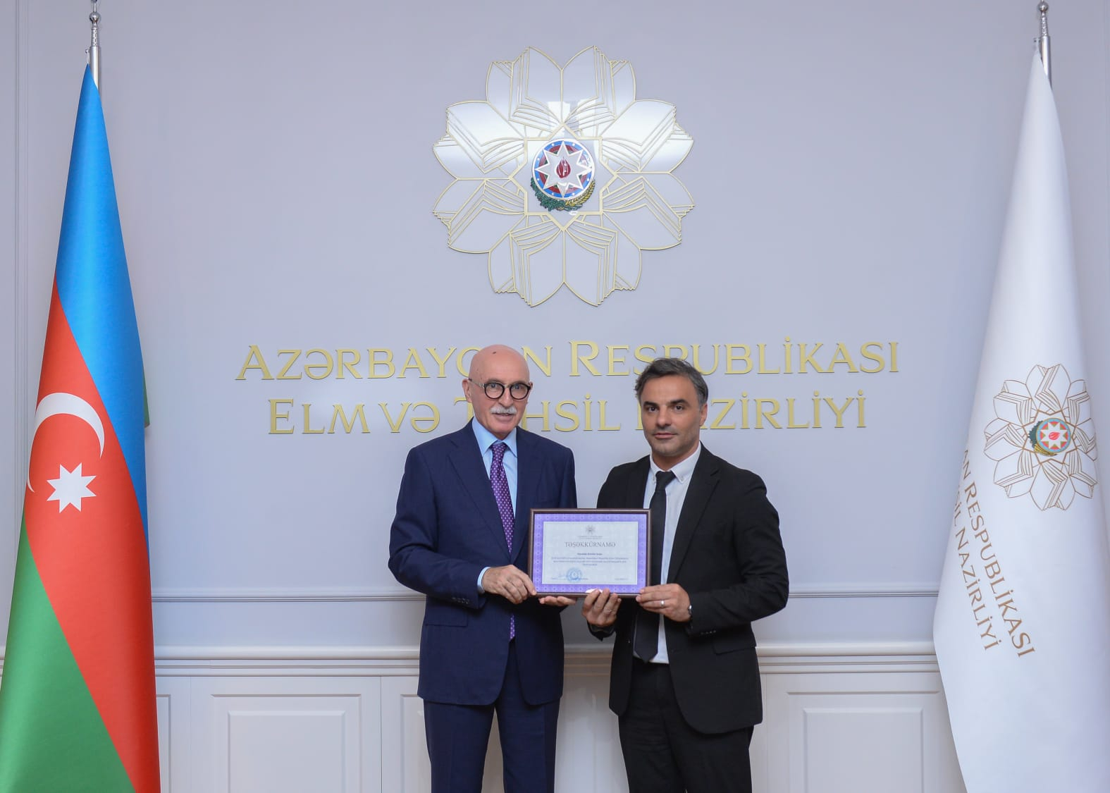 MRİO-nun fəal dəstəkçiləri təltif olunub