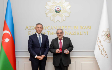 Qabaqcıl təhsil işçisi təqaüdə yola salındı 