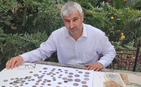 Kolleksiyasını dərs vəsaitinə çevirən müəllim 