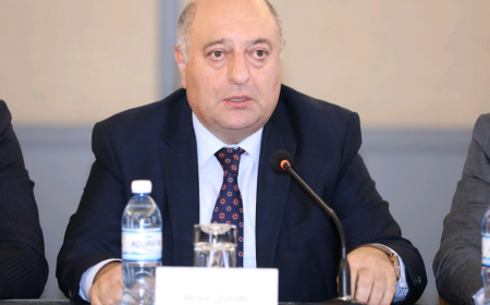 Dini atributların məktəbə gətirilməsi doğru deyil