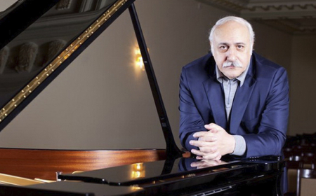 Vahid məktəbli geyiminin tərəfdarıyam