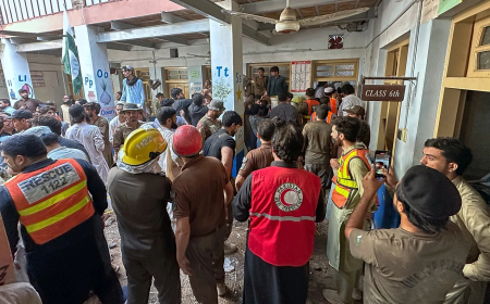 Pakistanda məktəbin damı uçub - 28 şagird, 1 müəllim ölüb