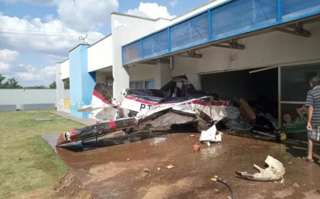 Braziliyada təyyarə uşaq bağçasının həyətinə düşüb
