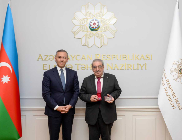 Qabaqcıl təhsil işçisi təqaüdə yola salındı