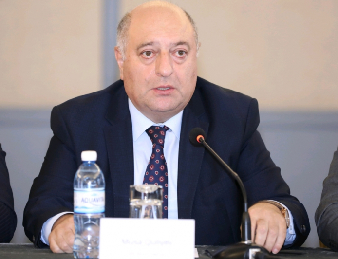 Dini atributların məktəbə gətirilməsi doğru deyil