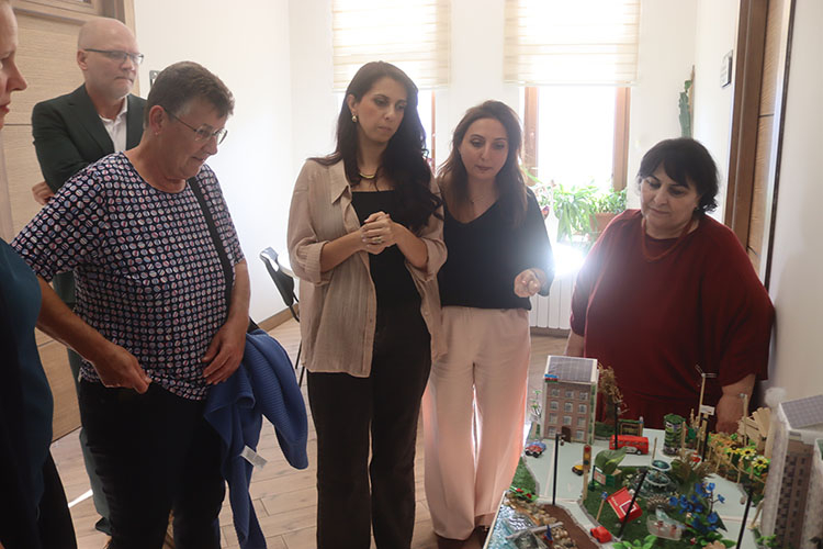 Alman alimlər Herbari Fondunda tədqiqatlar aparıblar