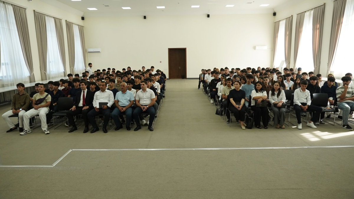 Peşə Təhsil Mərkəzində yataqxanada yaşayan tələbələrlə görüş keçirilib