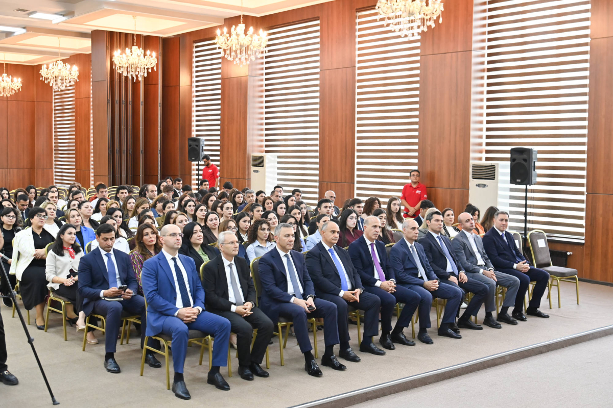 Bahar Muradova “Danışır təcrübə” layihəsinin qonağı olub
