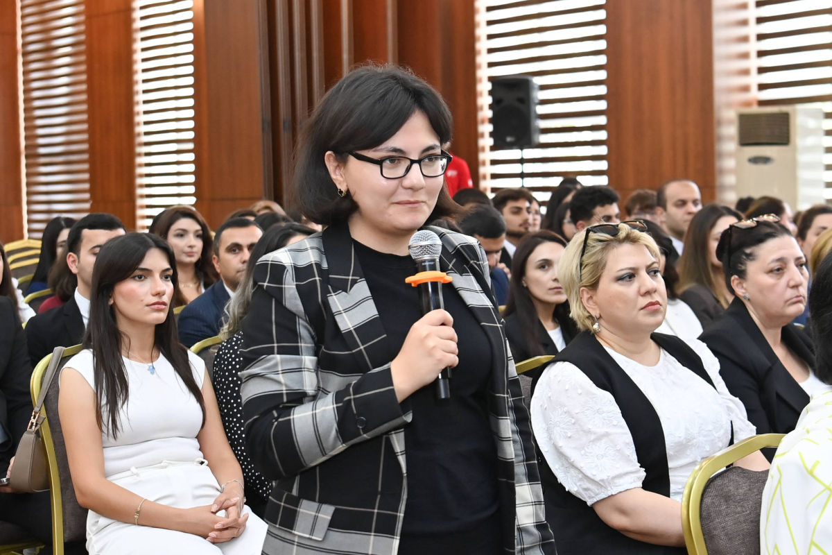 Bahar Muradova “Danışır təcrübə” layihəsinin qonağı olub