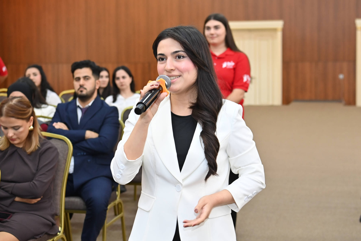 Bahar Muradova “Danışır təcrübə” layihəsinin qonağı olub