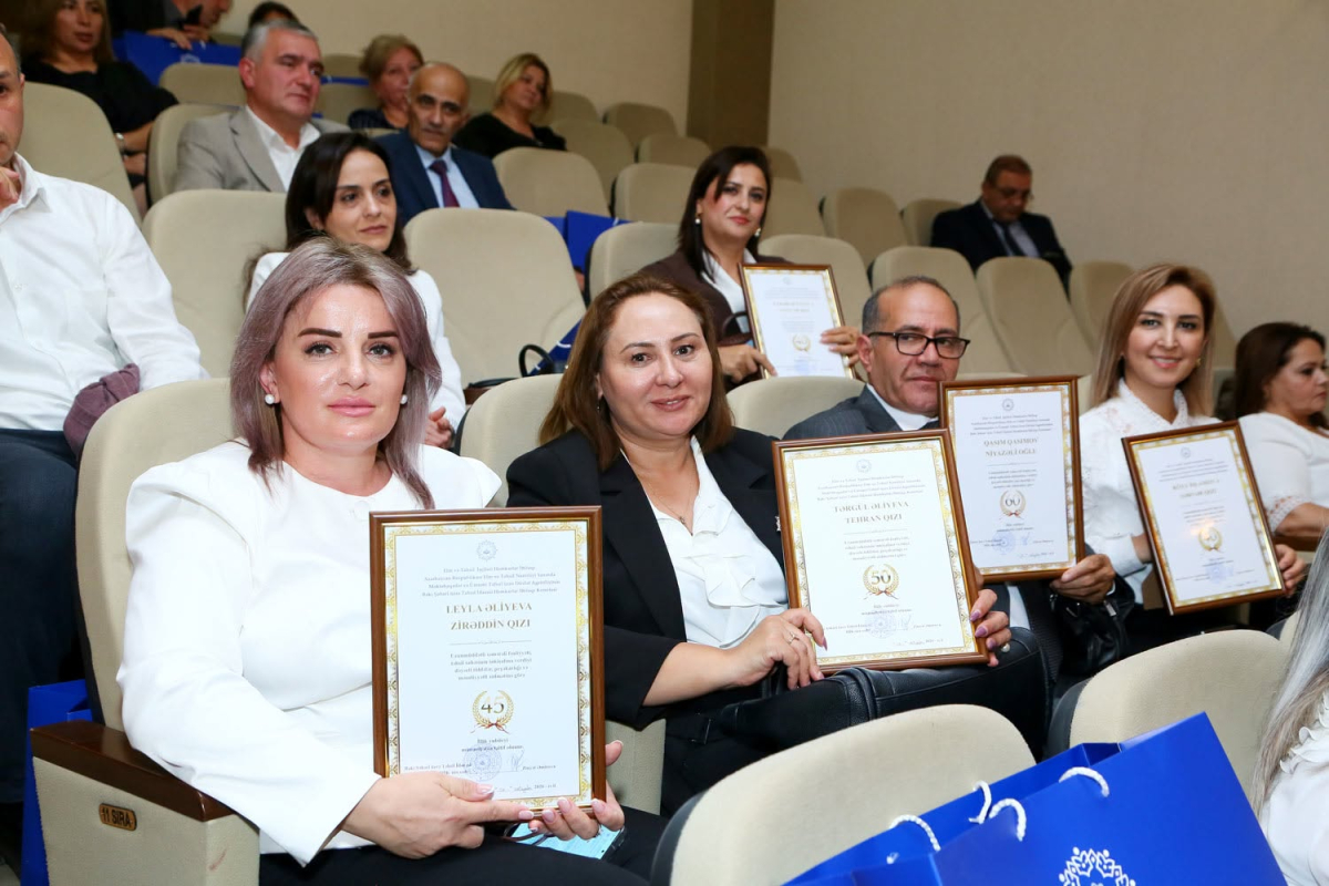 Təhsil işçilərinə təltiflər təqdim edilib