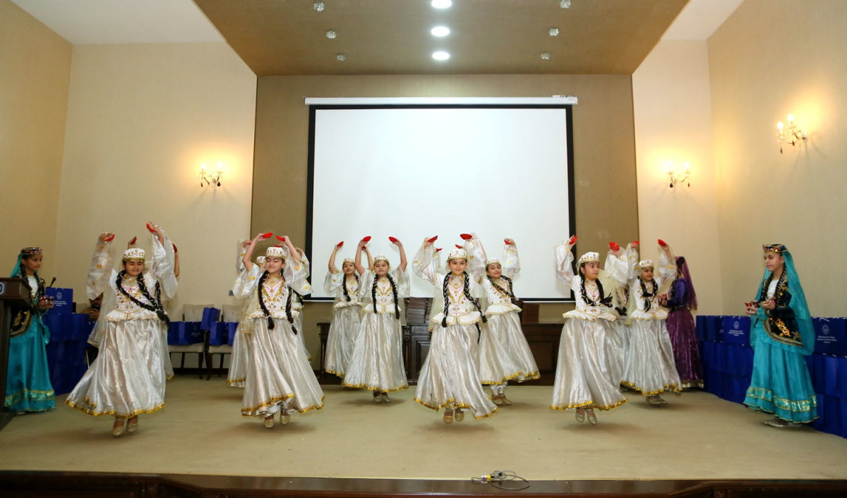 Təhsil işçilərinə təltiflər təqdim edilib