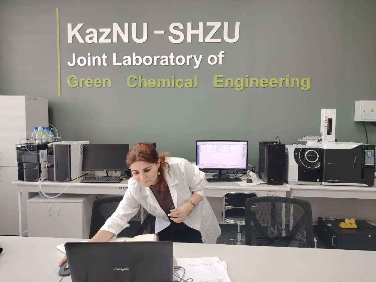 ADNSU doktorantları Qazaxıstanda tədqiqat təcrübəsi keçiblər