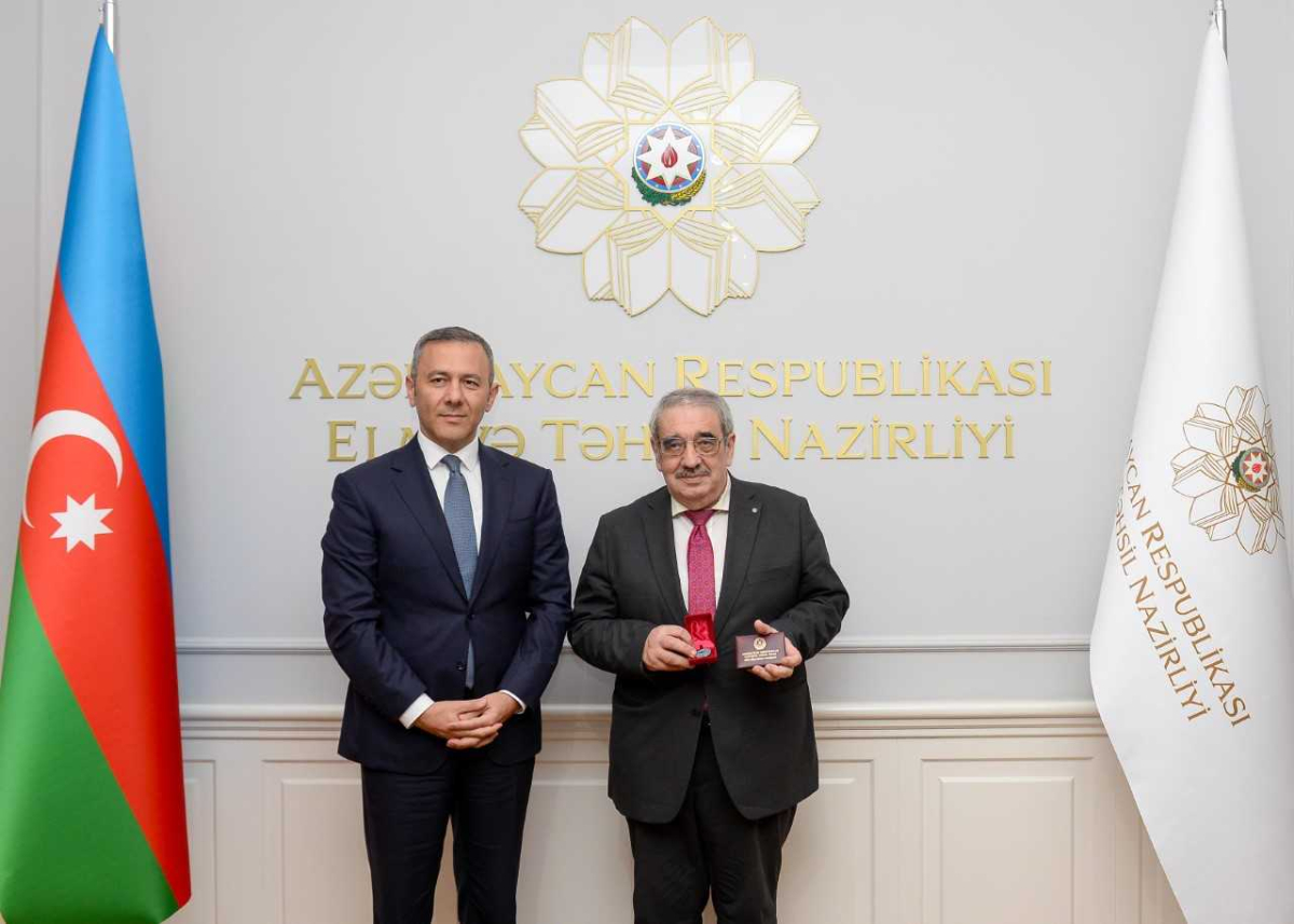 Qabaqcıl təhsil işçisi təqaüdə yola salındı