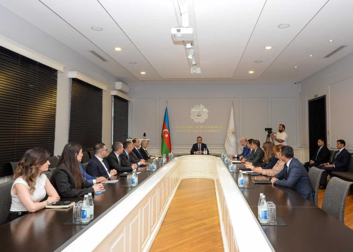 Qabaqcıl təhsil işçisi təqaüdə yola salındı