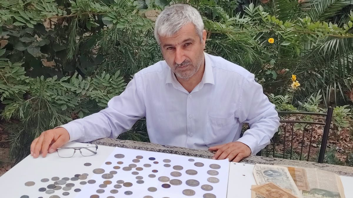 Kolleksiyasını dərs vəsaitinə çevirən müəllim