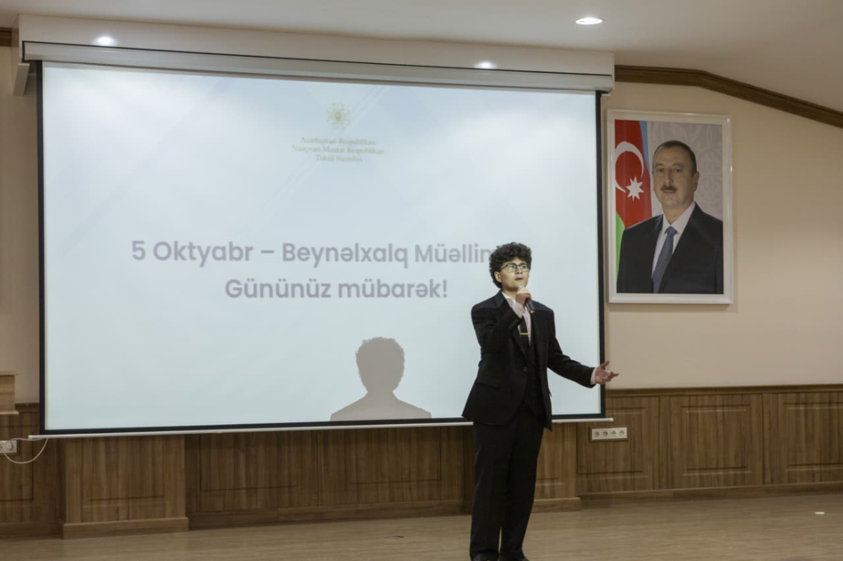 Naxçıvanda fərqlənən müəllimlər təltif ediliblər