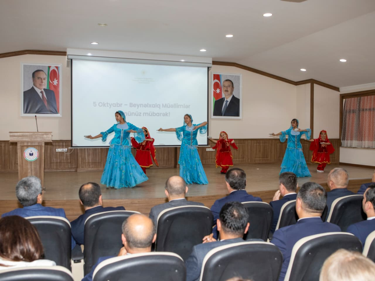 Naxçıvanda fərqlənən müəllimlər təltif ediliblər
