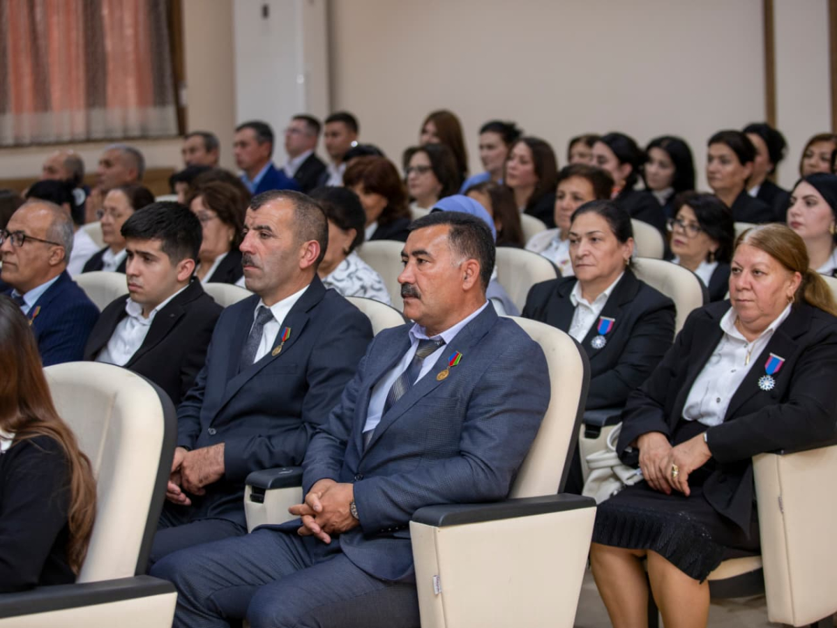 Naxçıvanda fərqlənən müəllimlər təltif ediliblər