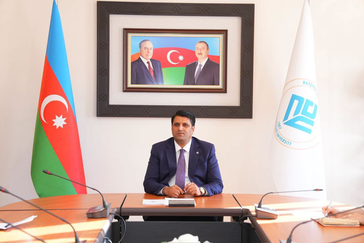 NDU rektoru “Çin-Azərbaycan dilləri” ixtisasına qəbul olunan tələbələrlə görüşüb