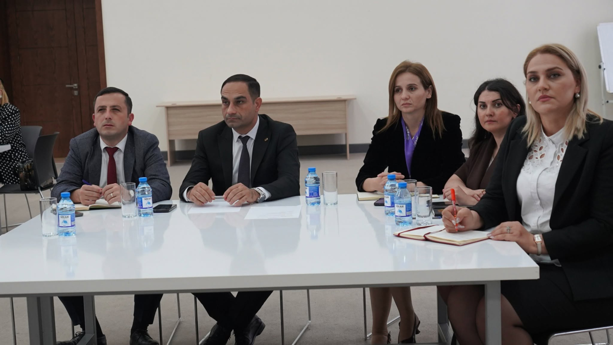 Peşə təhsili müəssisələrinin psixoloq və direktor müavinləri üçün təlimlər keçirilib