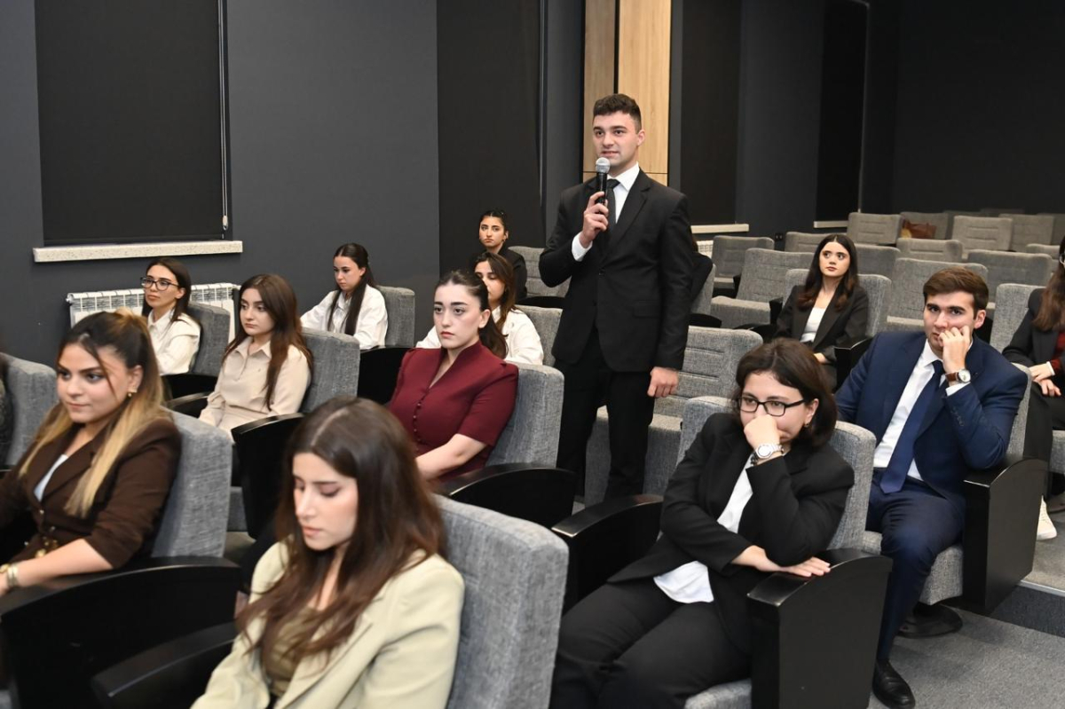 Nazir müavini Firudin Qurbanov “Maarifçi”lərlə görüşüb