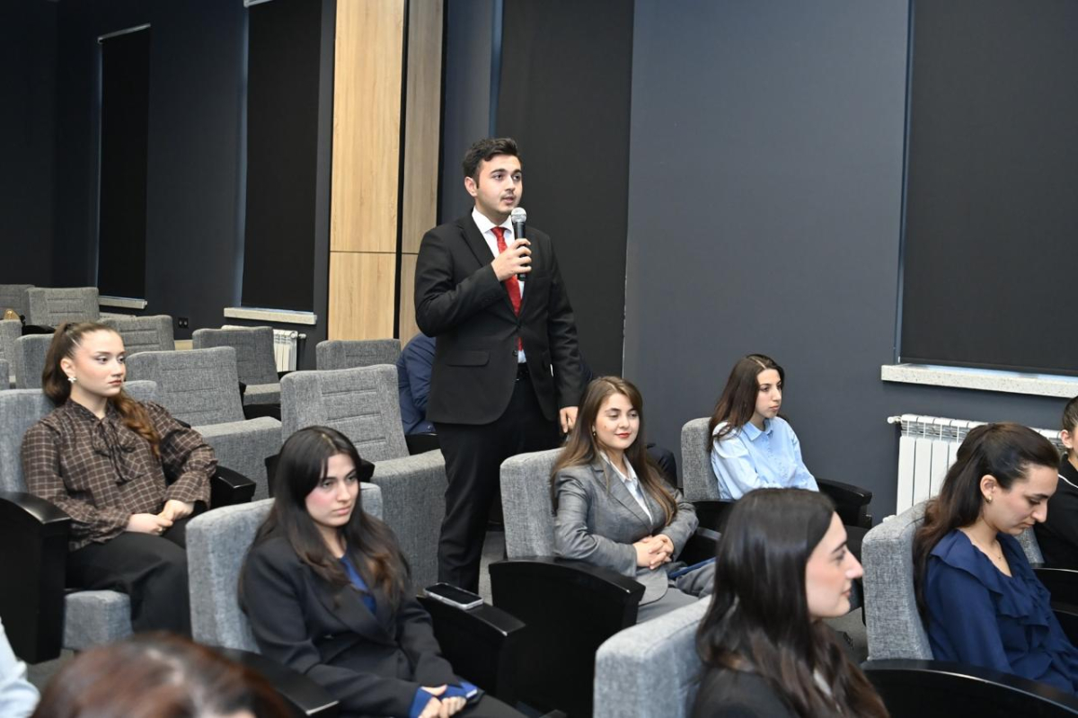 Nazir müavini Firudin Qurbanov “Maarifçi”lərlə görüşüb
