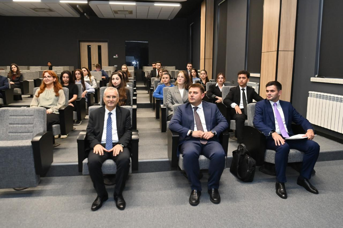 Nazir müavini Firudin Qurbanov “Maarifçi”lərlə görüşüb