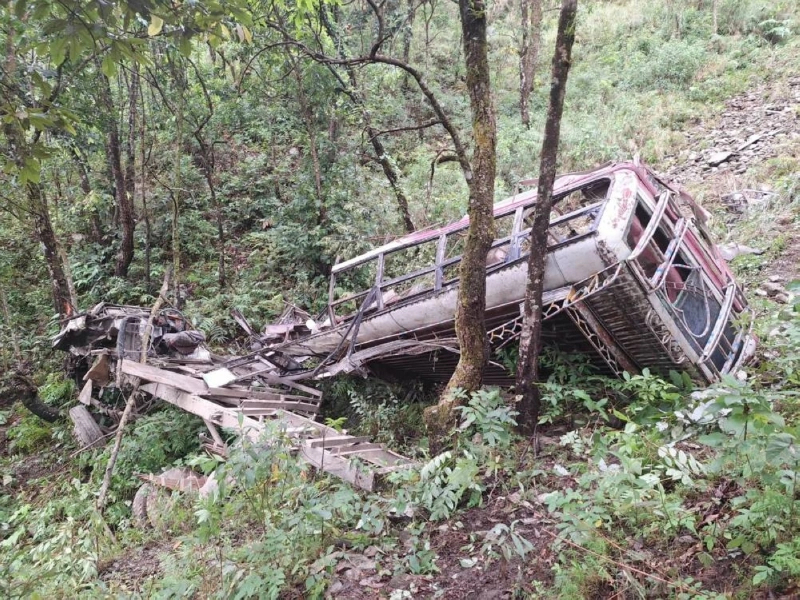 Nepalda məktəb avtobusu qəzaya uğrayıb